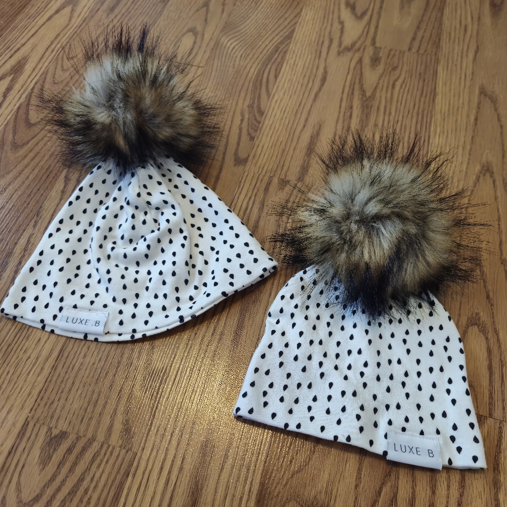 Luxe B Matching Set Beanie Hat Spotted Black White Faux Fur Pom Pom Mom Kid Cozy